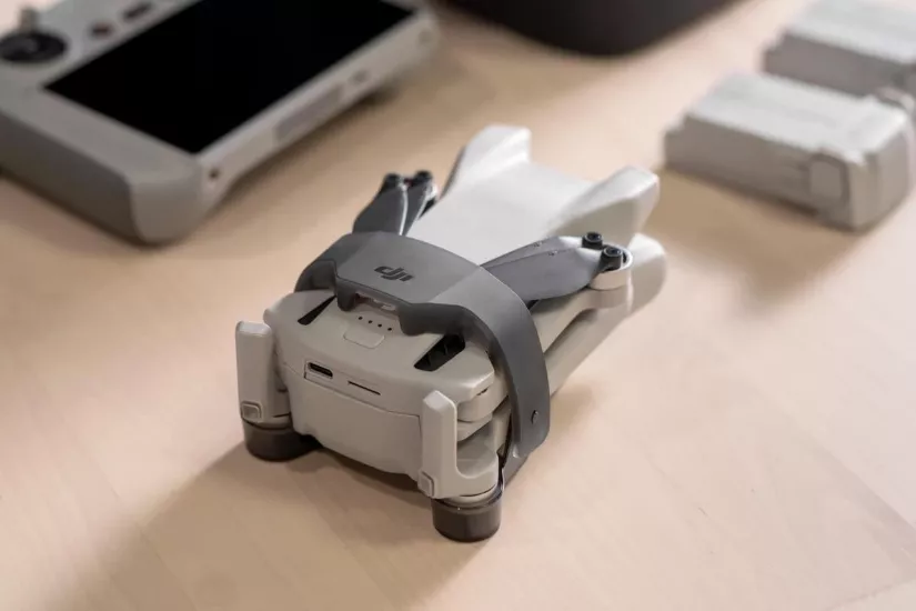 DJI STORE TÜRKİYE - DJI Mini 4 Pro Pervane Tutucu Kemer